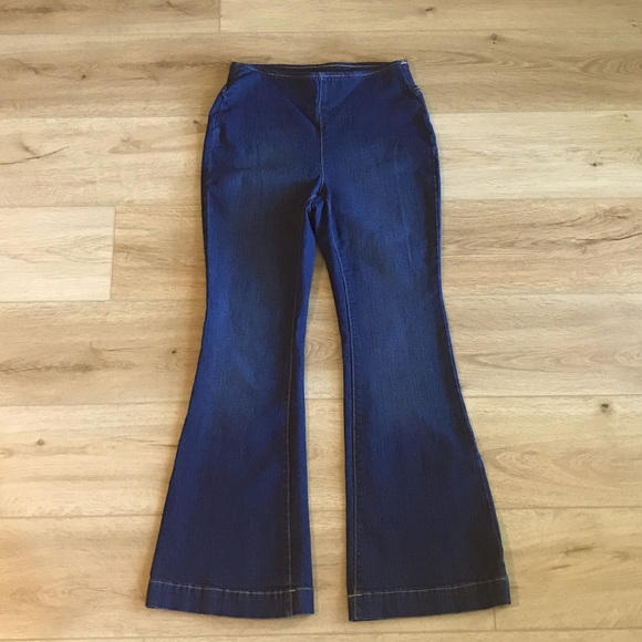 INC International Concepts Dark Blue Wash Pull On Boot Cut/Flare Jeans Size 6P - Picture 1 of 16